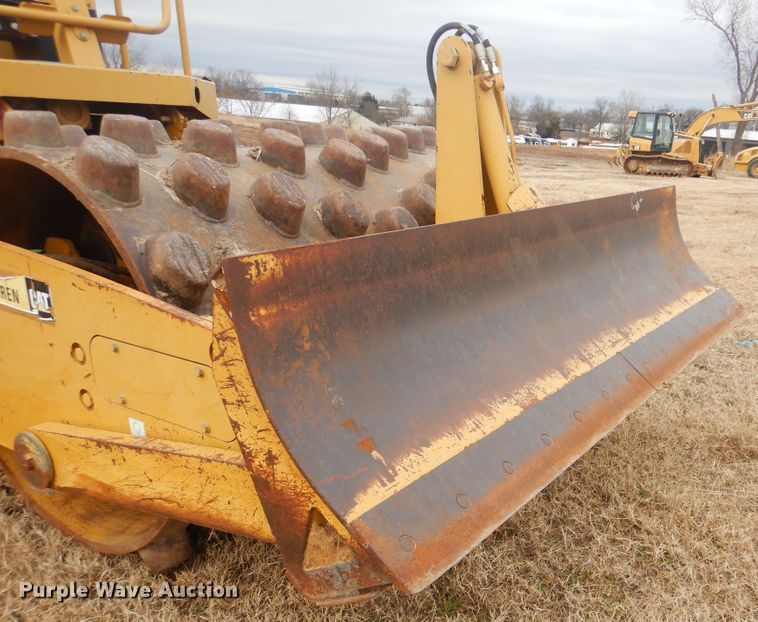 image for item DJ8584 2005 Caterpillar CP-433E  single drum roller