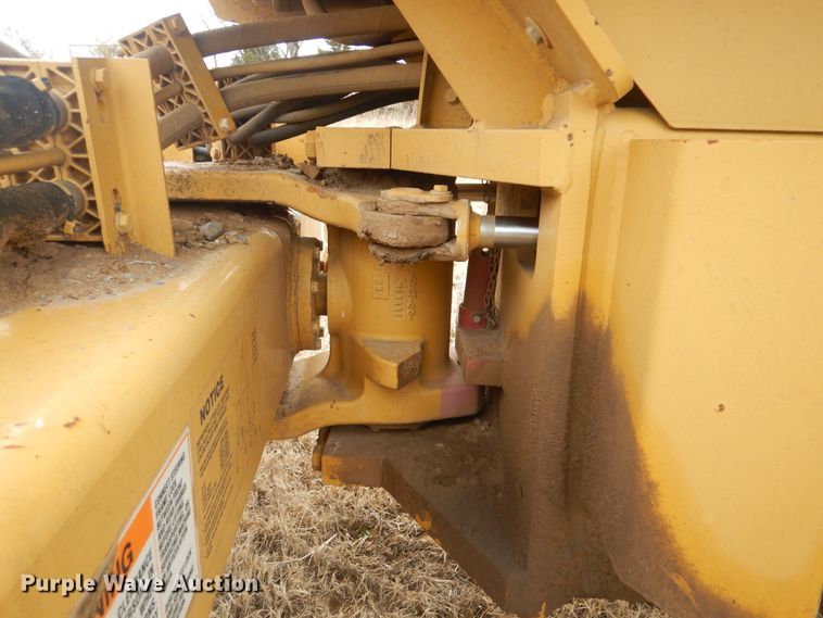 image for item DJ8584 2005 Caterpillar CP-433E  single drum roller