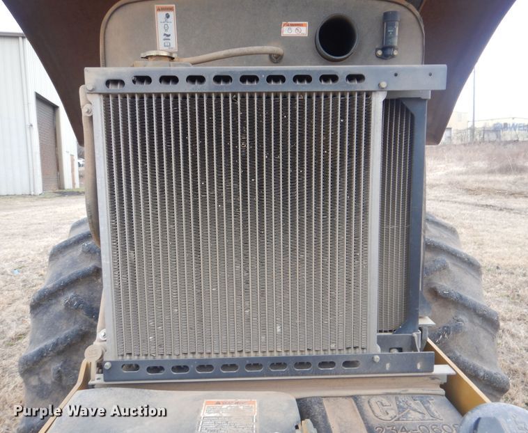 image for item DJ8584 2005 Caterpillar CP-433E  single drum roller