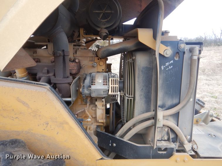 image for item DJ8584 2005 Caterpillar CP-433E  single drum roller