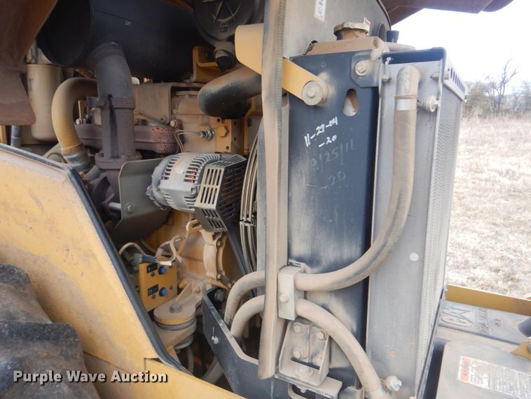 image for item DJ8584 2005 Caterpillar CP-433E  single drum roller