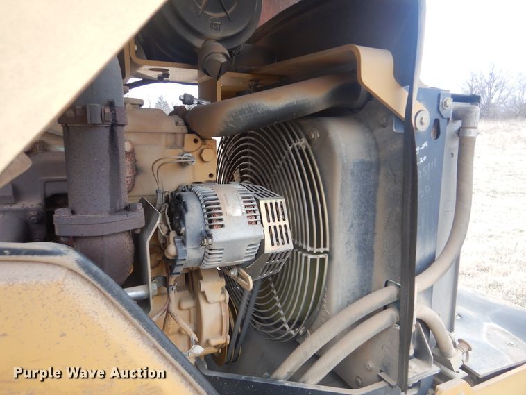 image for item DJ8584 2005 Caterpillar CP-433E  single drum roller