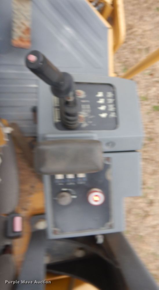 image for item DJ8584 2005 Caterpillar CP-433E  single drum roller