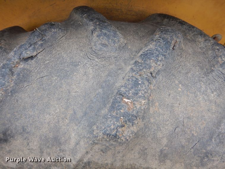 image for item DJ8584 2005 Caterpillar CP-433E  single drum roller