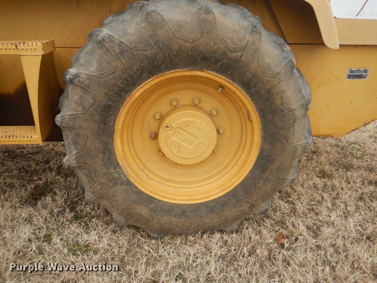 image for item DJ8584 2005 Caterpillar CP-433E  single drum roller