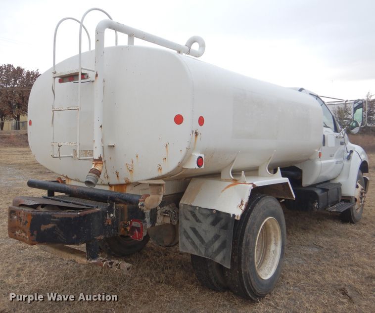 image for item DJ8586 2007 Ford F650 Super Duty XL  water truck