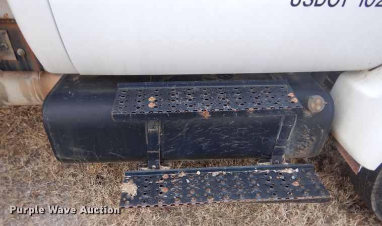 image for item DJ8586 2007 Ford F650 Super Duty XL  water truck