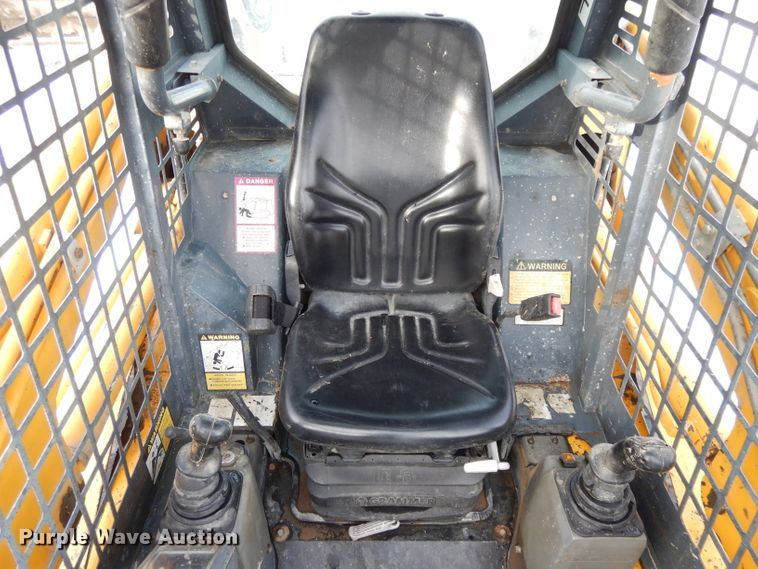 image for item DL2581 2005 Gehl CTL70  tracked skid steer loader