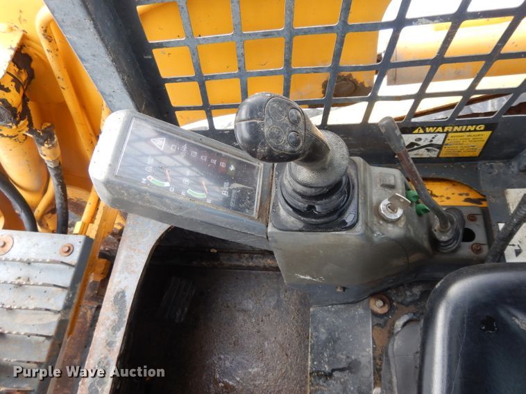 image for item DL2581 2005 Gehl CTL70  tracked skid steer loader
