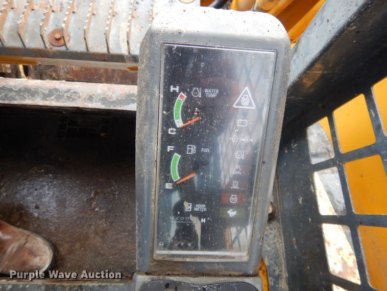 image for item DL2581 2005 Gehl CTL70  tracked skid steer loader