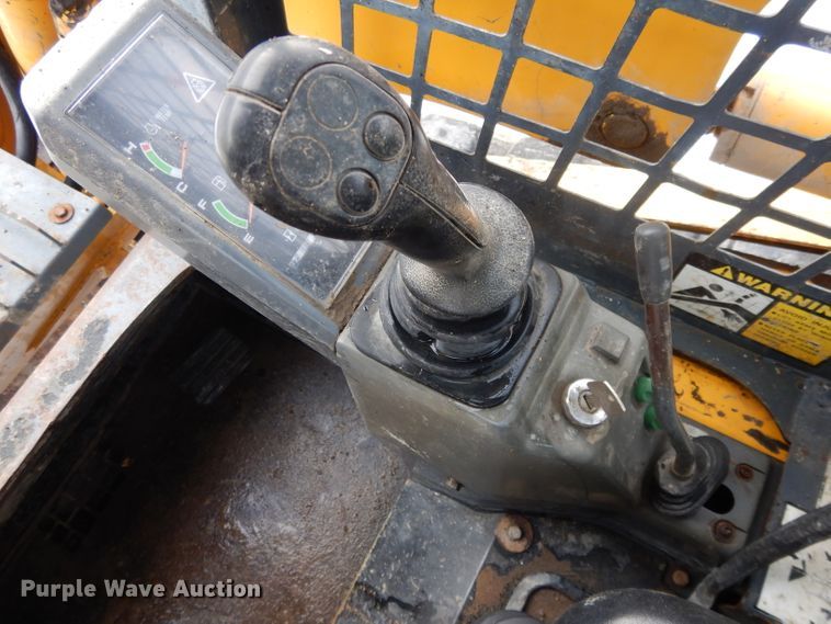 image for item DL2581 2005 Gehl CTL70  tracked skid steer loader