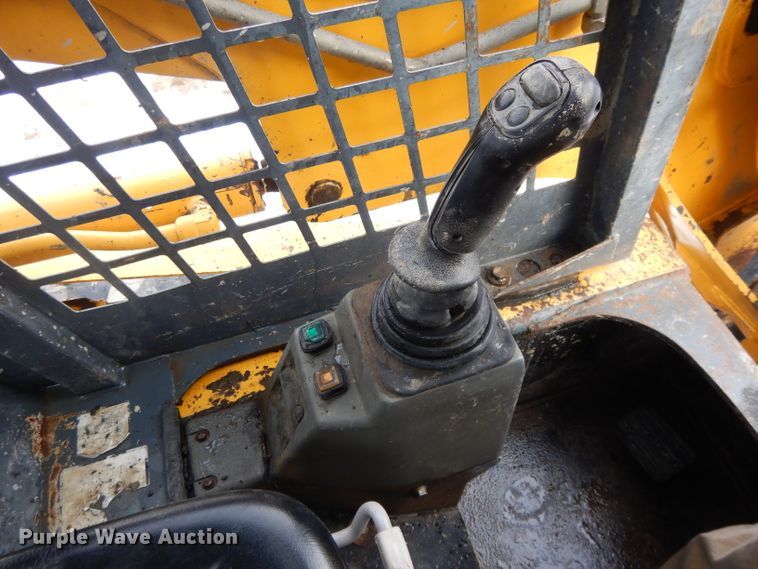 image for item DL2581 2005 Gehl CTL70  tracked skid steer loader