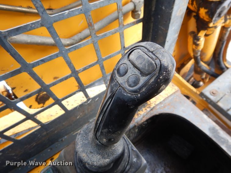 image for item DL2581 2005 Gehl CTL70  tracked skid steer loader