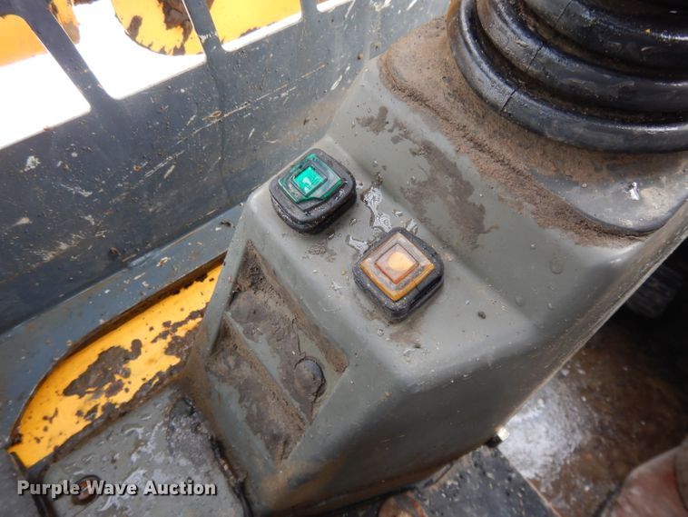 image for item DL2581 2005 Gehl CTL70  tracked skid steer loader