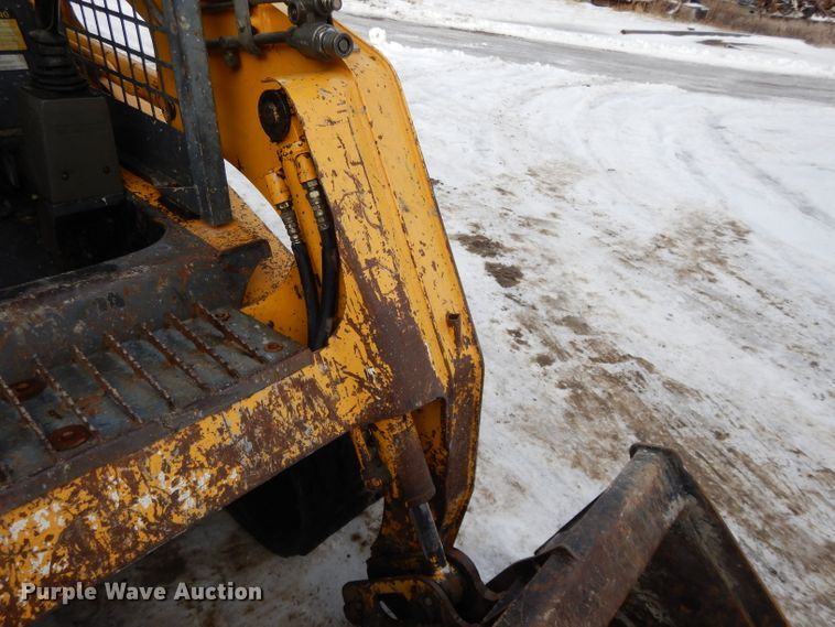 image for item DL2581 2005 Gehl CTL70  tracked skid steer loader