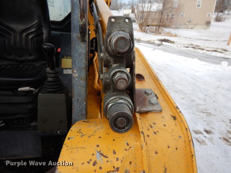 image for item DL2581 2005 Gehl CTL70  tracked skid steer loader