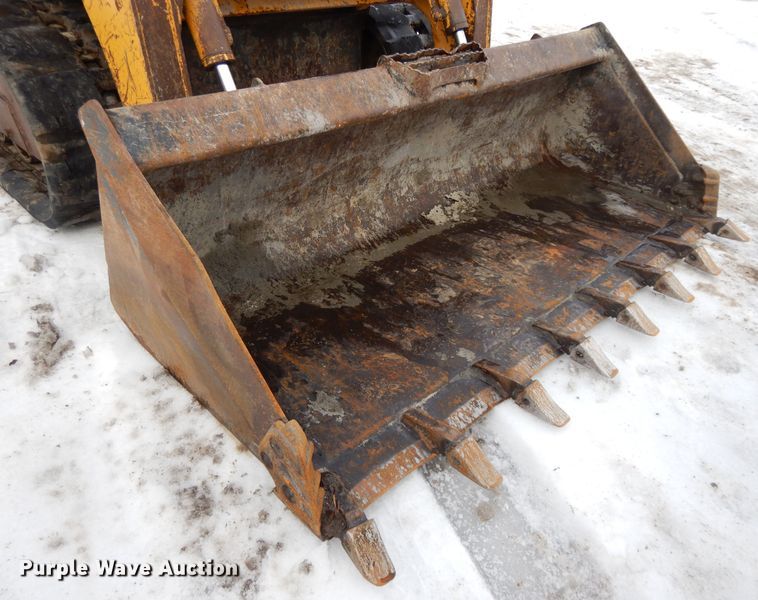 image for item DL2581 2005 Gehl CTL70  tracked skid steer loader