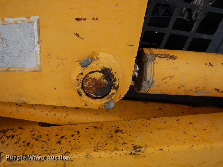 image for item DL2581 2005 Gehl CTL70  tracked skid steer loader