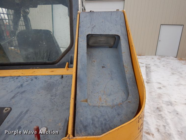image for item DL2581 2005 Gehl CTL70  tracked skid steer loader