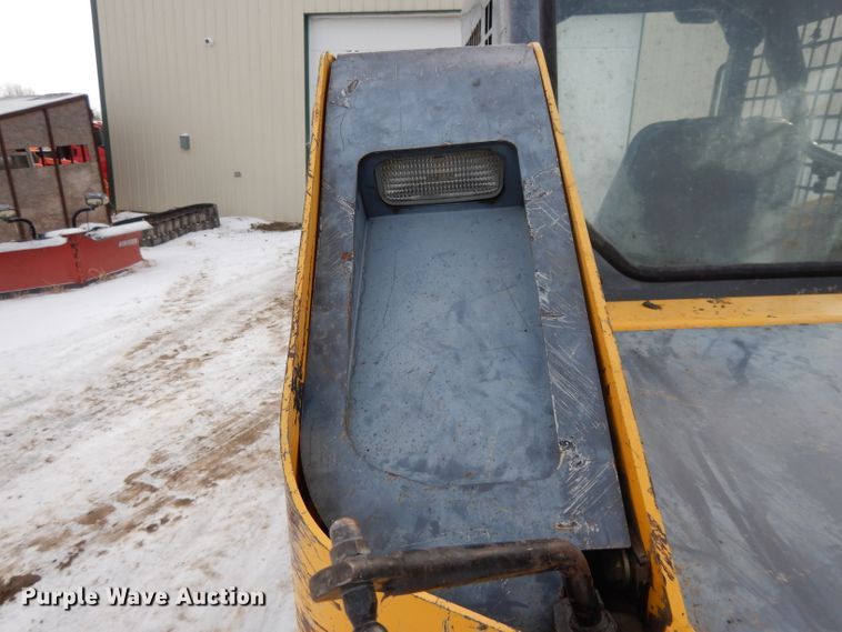 image for item DL2581 2005 Gehl CTL70  tracked skid steer loader