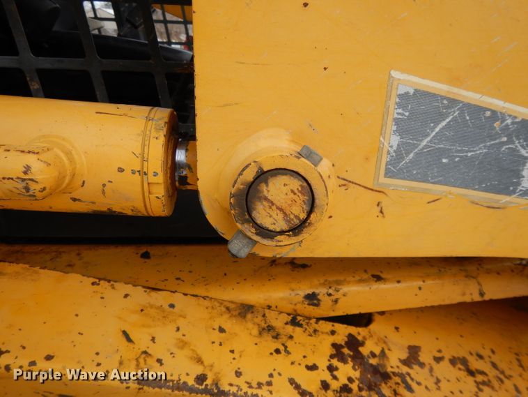 image for item DL2581 2005 Gehl CTL70  tracked skid steer loader