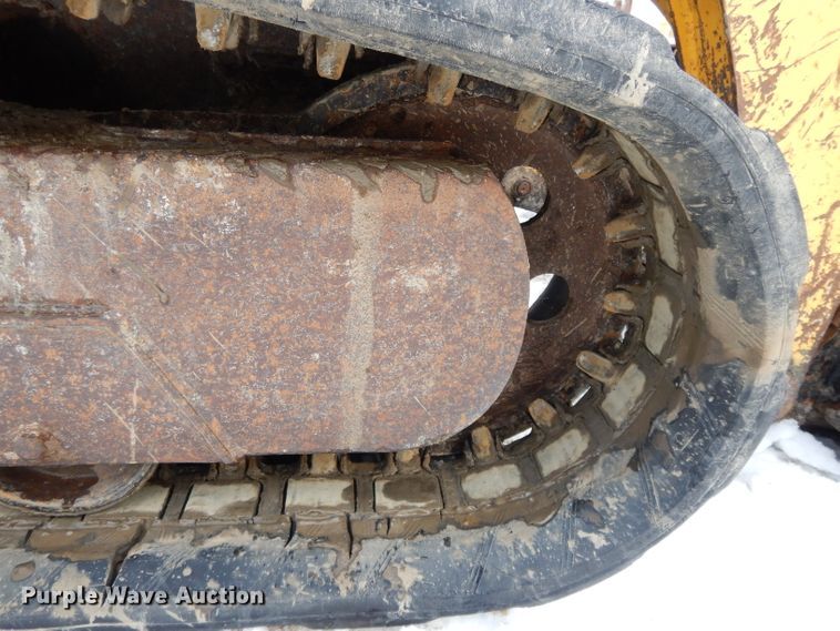 image for item DL2581 2005 Gehl CTL70  tracked skid steer loader