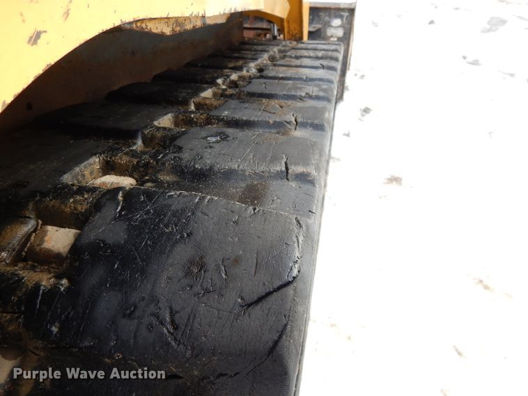 image for item DL2581 2005 Gehl CTL70  tracked skid steer loader