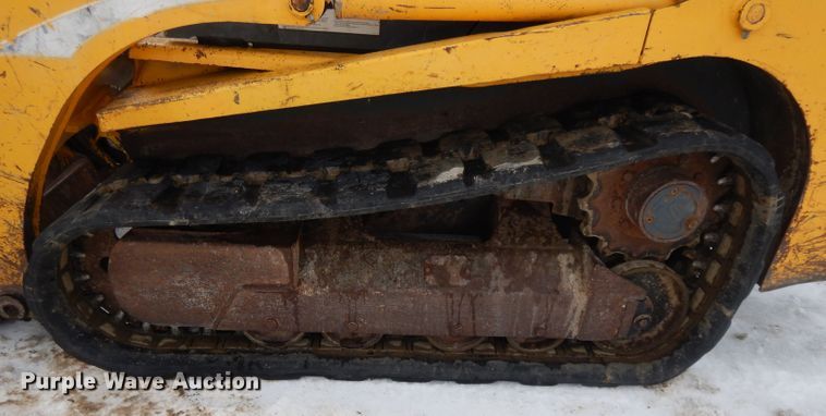 image for item DL2581 2005 Gehl CTL70  tracked skid steer loader