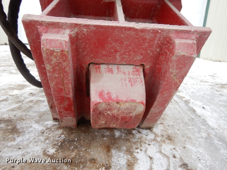 image for item DL2582 Cyclone skid steer hammer