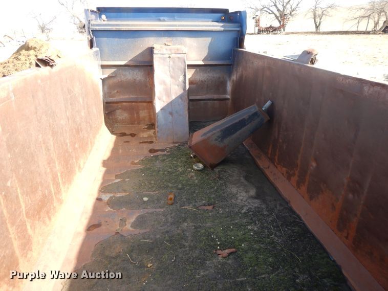 image for item DL2622 2004 Jim Hardee Equipment JHE2165521 dump bed