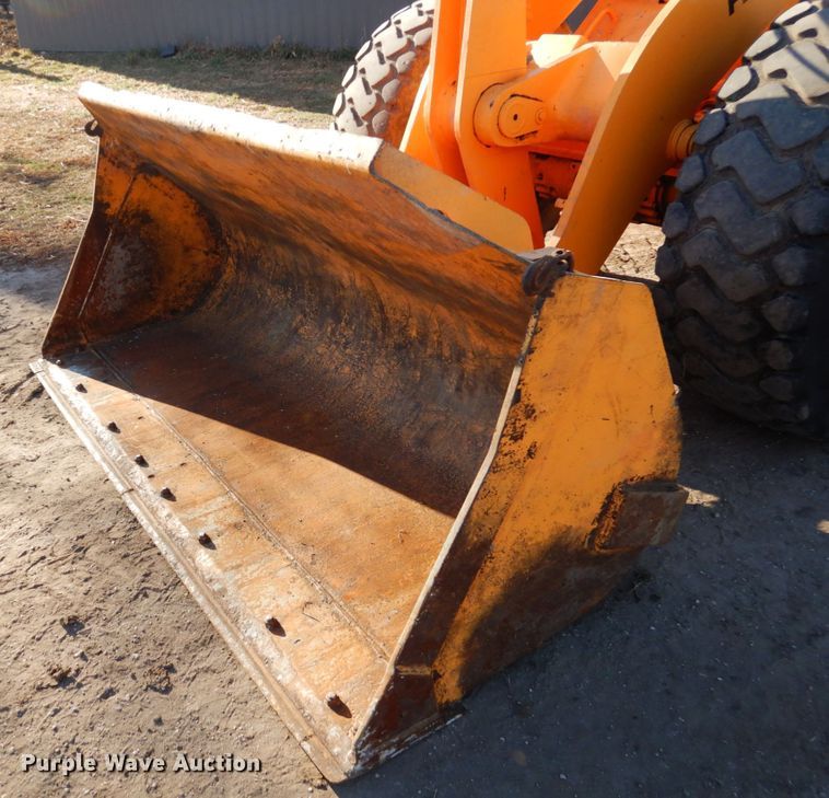 image for item EF9683 1998 Hyundai HL740-3  wheel loader