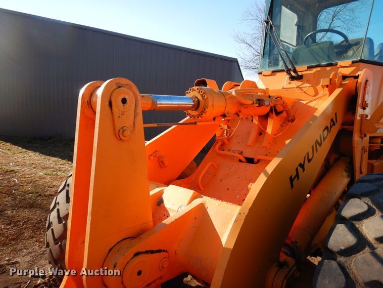 image for item EF9683 1998 Hyundai HL740-3  wheel loader