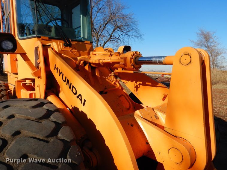 image for item EF9683 1998 Hyundai HL740-3  wheel loader