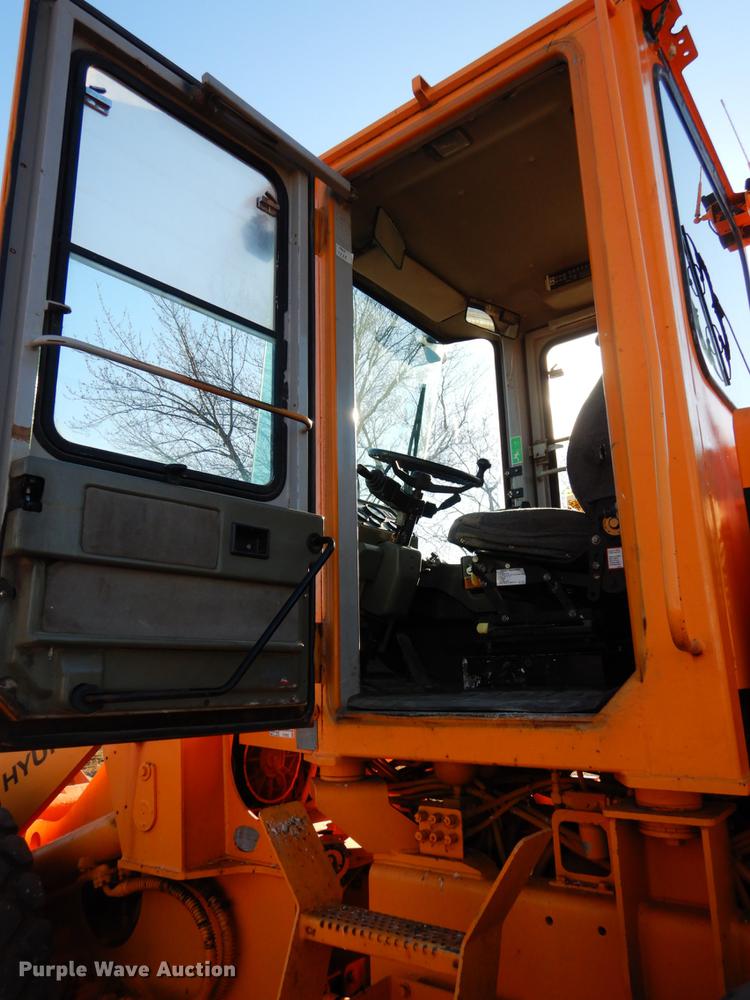 image for item EF9683 1998 Hyundai HL740-3  wheel loader