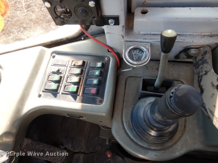 image for item EF9683 1998 Hyundai HL740-3  wheel loader