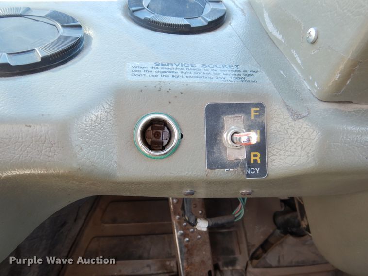 image for item EF9683 1998 Hyundai HL740-3  wheel loader