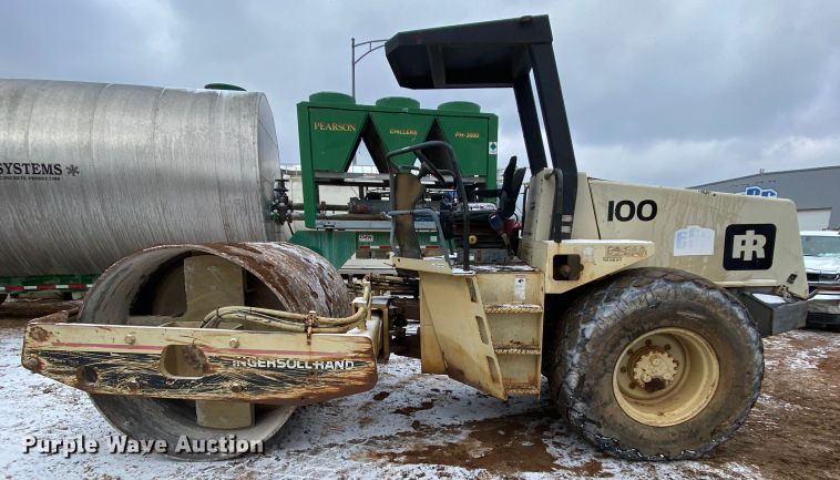 image for item EL9690 1993 Ingersoll Rand SD100D Pro Pac  single drum vibratory roller