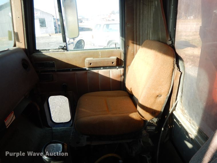 image for item GK9656 1987 International  dump truck