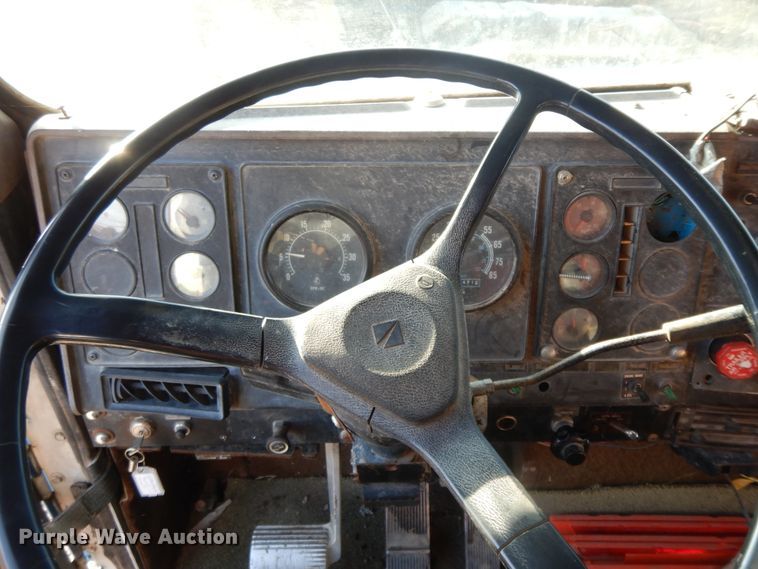 image for item GK9656 1987 International  dump truck