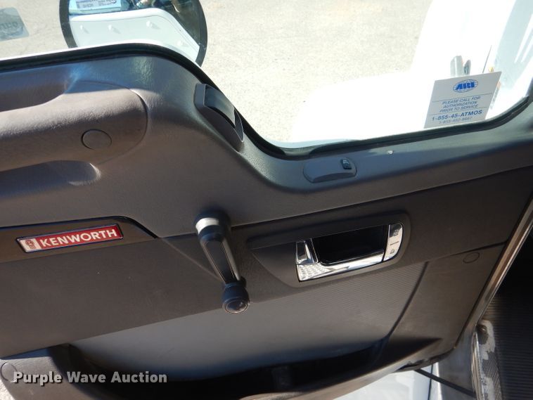 image for item HC9142 2008 Kenworth T300  dump truck