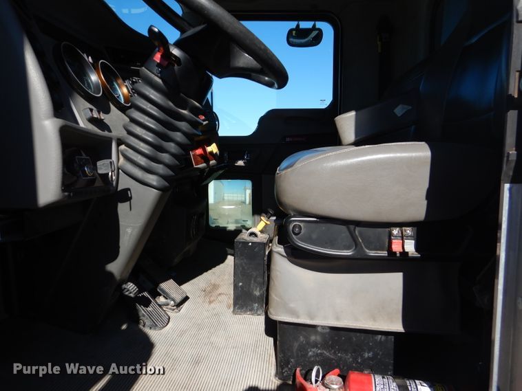 image for item HC9142 2008 Kenworth T300  dump truck