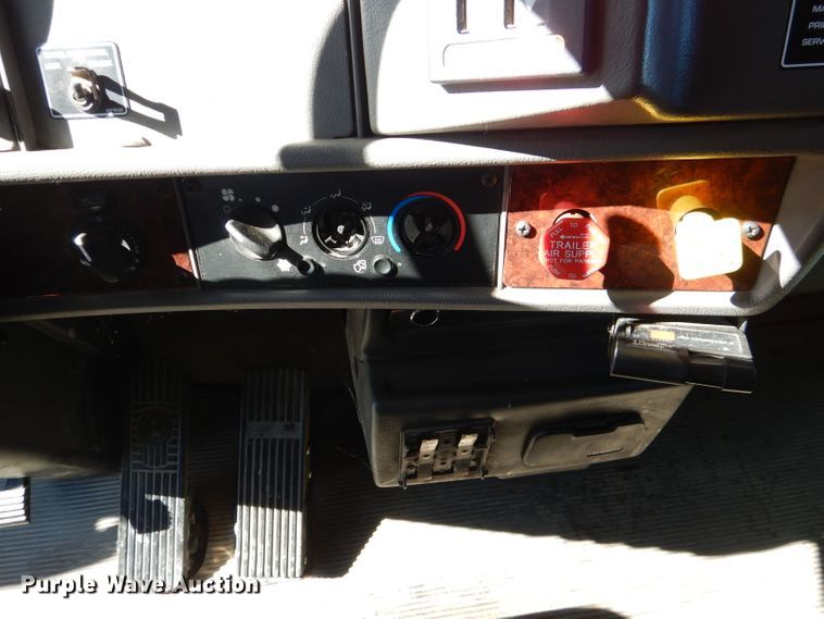 image for item HC9142 2008 Kenworth T300  dump truck