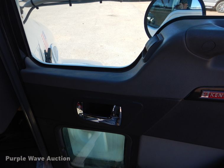 image for item HC9142 2008 Kenworth T300  dump truck