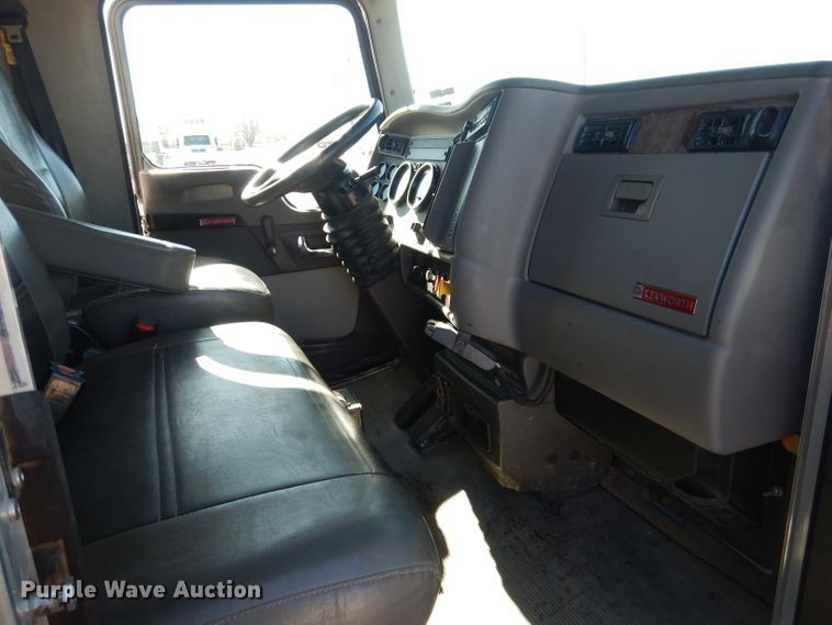 image for item HC9142 2008 Kenworth T300  dump truck