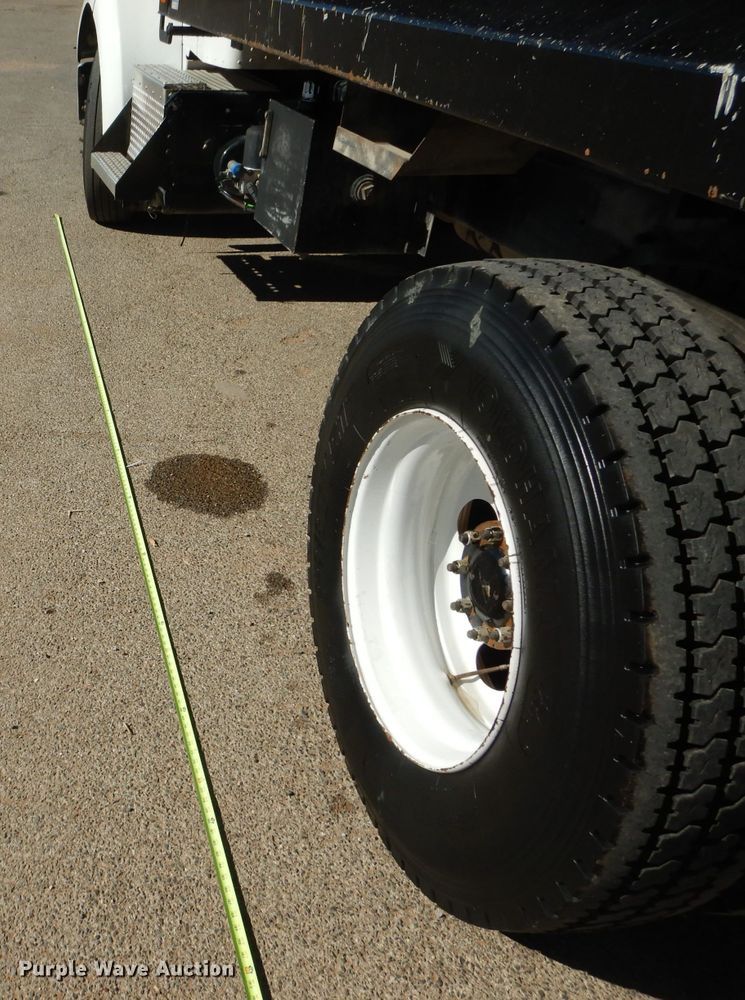 image for item HC9142 2008 Kenworth T300  dump truck