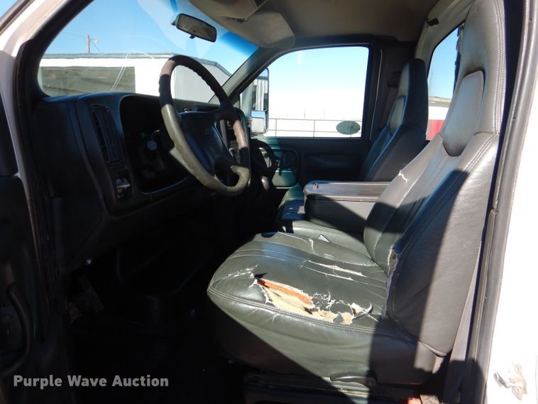 image for item HC9143 2006 Chevrolet C4500  winch truck