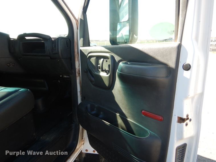 image for item HC9143 2006 Chevrolet C4500  winch truck