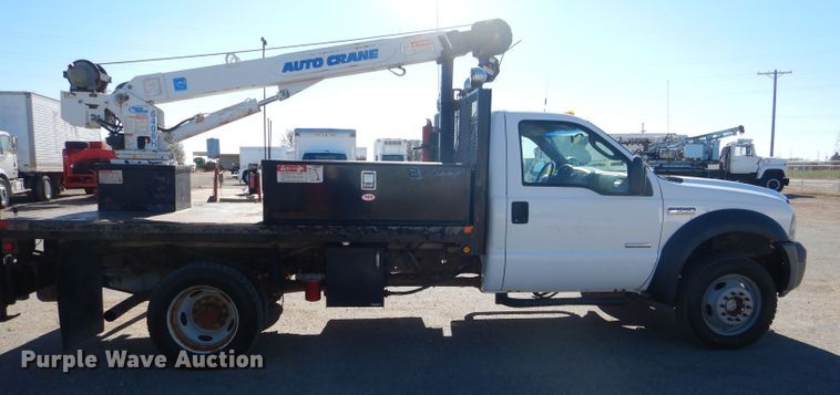 image for item HC9144 2007 Ford F550  flatbed truck with crane