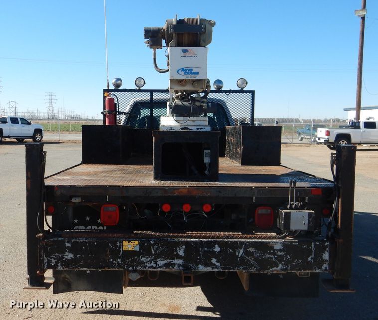 image for item HC9144 2007 Ford F550  flatbed truck with crane