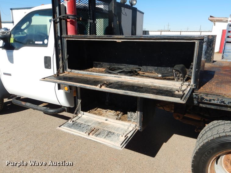 image for item HC9144 2007 Ford F550  flatbed truck with crane